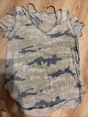 Express Women's Camouflage Cold-Shoulder V-Neck Tank Top in Green & Navy